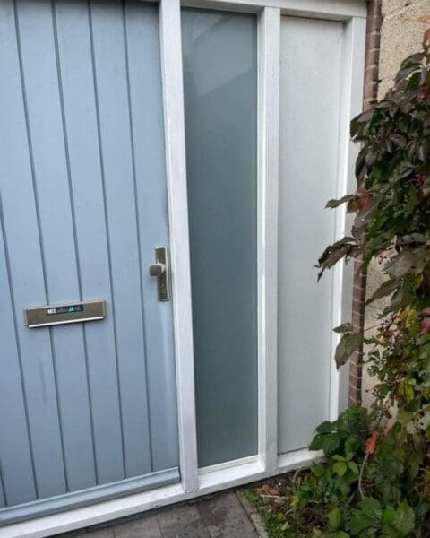 Glasservice Ketelaars - Glaszetter Duiven | Meer privacy met melkglas aan bij de voordeur